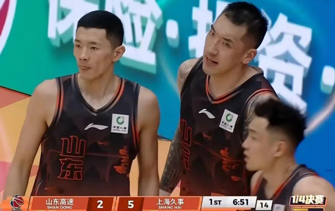 AG体育-上海男篮28分大胜，2-0横扫山东晋级四强，王哲林14+6陶汉林12+7